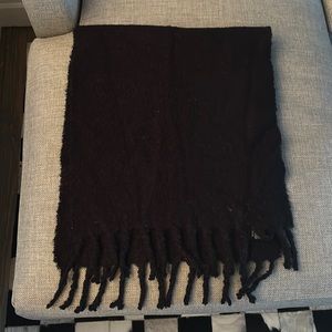 Black Chunky Aritzia Scarf